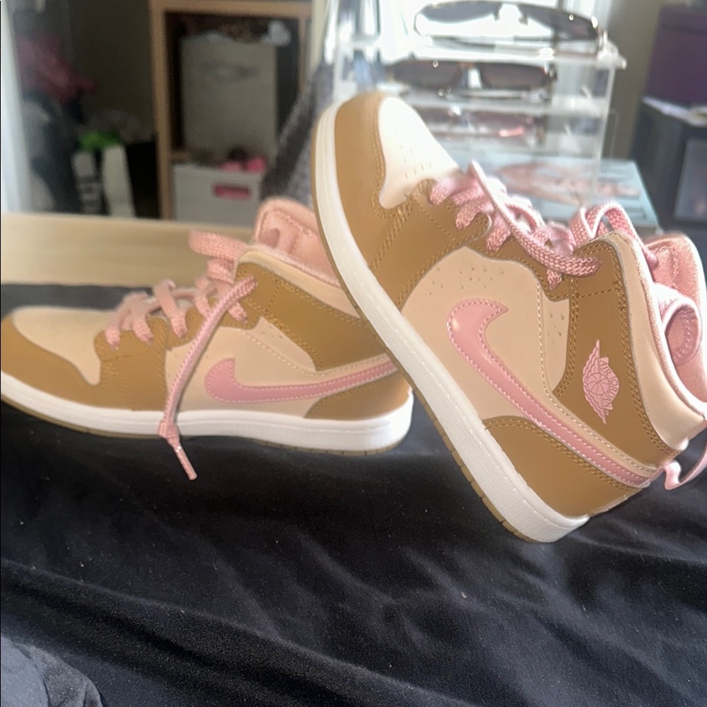 Lola Bunny Jordan’s (never been worn!)